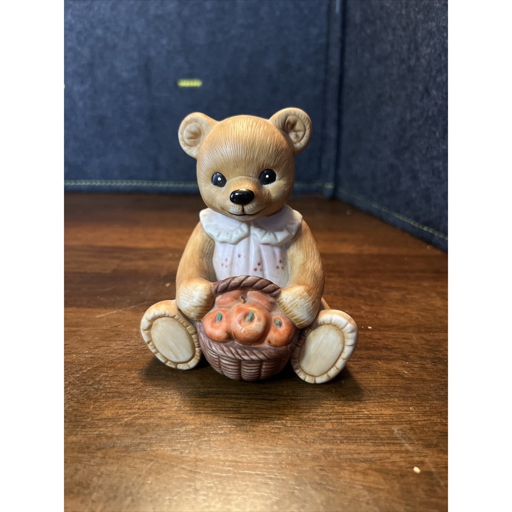 Vintage HOMCO 1405 Female‎ Bear Figurine Basket Apples Country Farm Fall Harvest